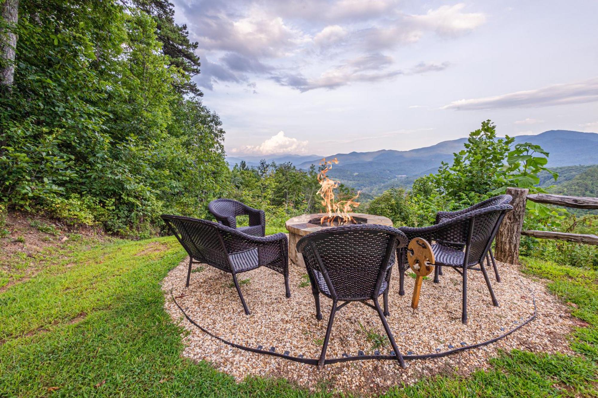 Stunning Mtn. Views! 4Br With All The Amenities! - Vista Vibes- 布赖森城 外观 照片
